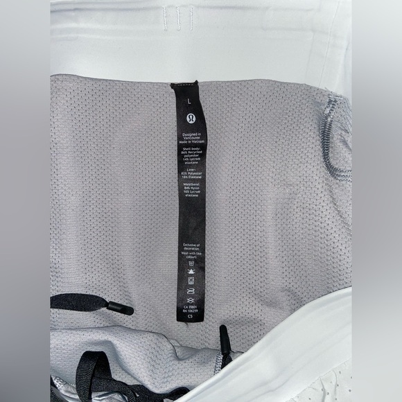 Mens lululemon shorts - Picture 5 of 5